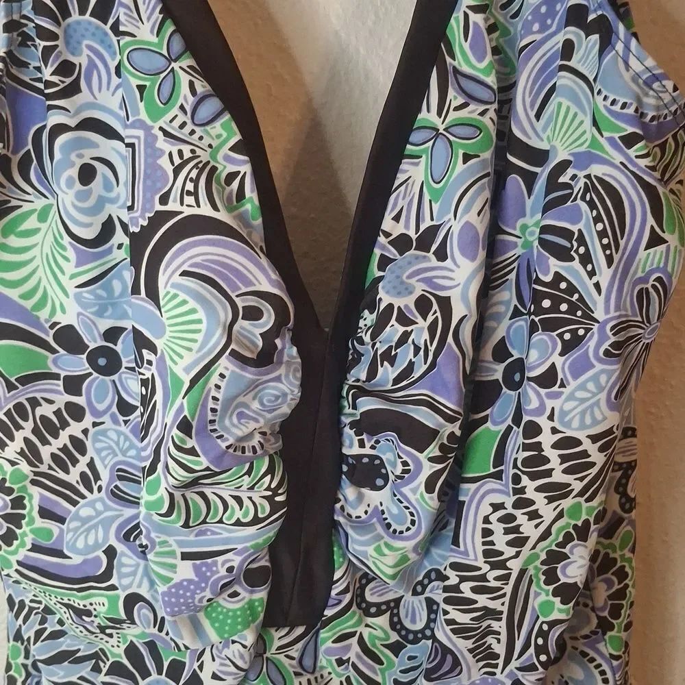 Floral V-Neck Swimsuit size 22W - Picture 2 of 5